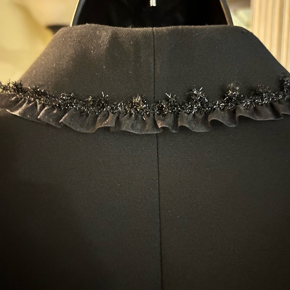 Black suit by Tahari size 8 - Picture 7 of 7